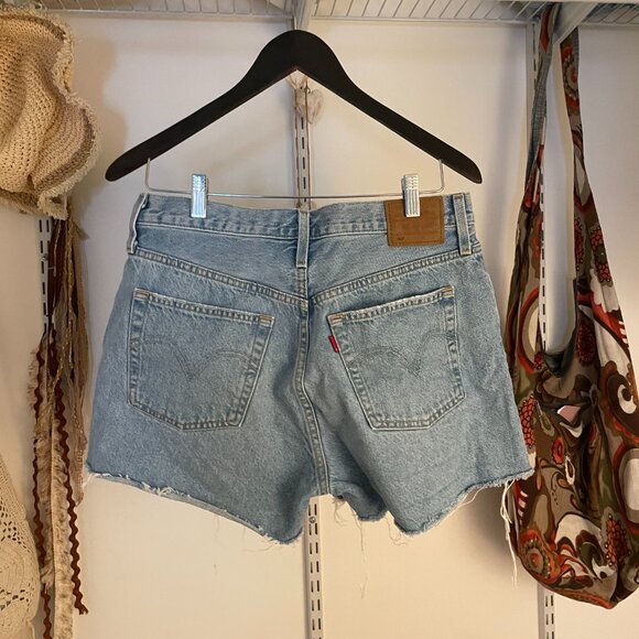 Levi's 501 Shorts - Picture 2 of 5